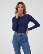 Cargar imagen en el visor de la galería, Basica Mujer Banana Azul Navy
