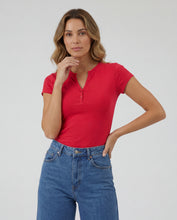 Cargar imagen en el visor de la galería, Basica Mujer Kiwi Roja
