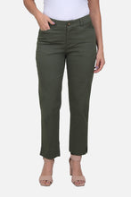 Cargar imagen en el visor de la galería, Pantalon Nike Verde Militar
