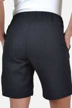 Cargar imagen en el visor de la galería, Short Camargo Negro
