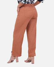 Cargar imagen en el visor de la galería, Pantalon Discover Camel
