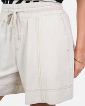 Cargar imagen en el visor de la galería, Short Silvina Beige

