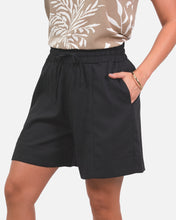 Cargar imagen en el visor de la galería, Short Silvina Negro
