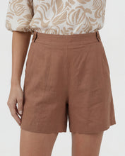 Cargar imagen en el visor de la galería, Short Dexter Camel
