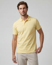 Cargar imagen en el visor de la galería, Polo Hombre Amarillo Pastel
