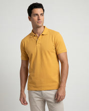 Cargar imagen en el visor de la galería, Polo Hombre Mostaza
