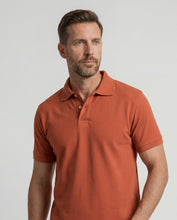 Cargar imagen en el visor de la galería, Polo Hombre Terracota
