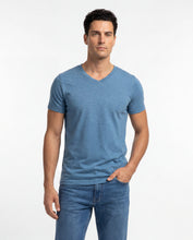 Cargar imagen en el visor de la galería, Camiseta Hombre Cuello V Cielo Jaspe
