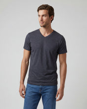 Cargar imagen en el visor de la galería, Camiseta Hombre Cuello V Negro Jaspe
