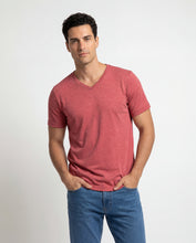 Cargar imagen en el visor de la galería, Camiseta Hombre Cuello V Rojo Jaspe
