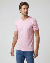 Cargar imagen en el visor de la galería, Camiseta Hombre Cuello V Rosada

