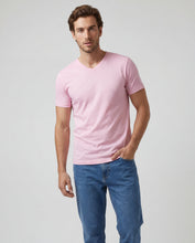 Cargar imagen en el visor de la galería, Camiseta Hombre Cuello V Rosada
