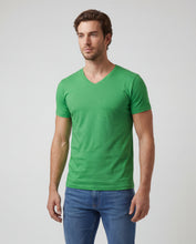 Cargar imagen en el visor de la galería, Camiseta Hombre Cuello V Verde Cali
