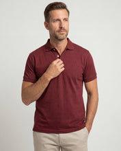 Cargar imagen en el visor de la galería, Polo Estampada Teo Vinotinto
