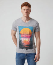Cargar imagen en el visor de la galería, Camiseta Estampada 375
