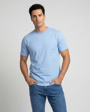 Cargar imagen en el visor de la galería, Camiseta Hombre Cuello Doble Azul Claro
