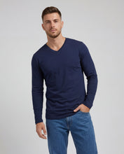 Cargar imagen en el visor de la galería, Camiseta Bruce Azul Navy
