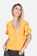 Cargar imagen en el visor de la galería, Blusa Fraide Mostaza
