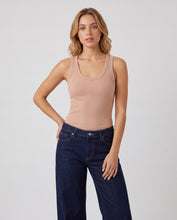 Cargar imagen en el visor de la galería, Blusa Ariel Camel
