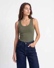 Cargar imagen en el visor de la galería, Básica Rib Ariel - Verde Militar
