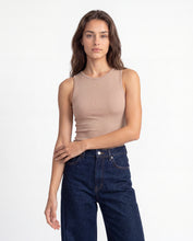 Cargar imagen en el visor de la galería, Blusa Mila Camel
