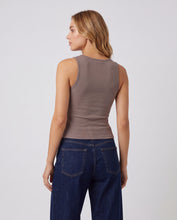 Cargar imagen en el visor de la galería, Blusa Mila Taupe
