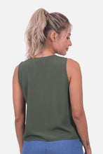 Cargar imagen en el visor de la galería, Blusa Monarca Verde Militar
