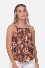 Cargar imagen en el visor de la galería, Blusa Mafe Camel
