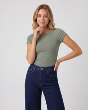 Cargar imagen en el visor de la galería, Blusa Moana Verde Pistacho
