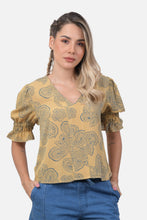 Cargar imagen en el visor de la galería, Blusa Pilar Mostaza
