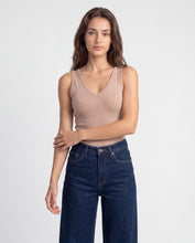 Cargar imagen en el visor de la galería, Blusa Iris Camel

