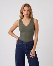 Cargar imagen en el visor de la galería, Blusa Iris Oliva
