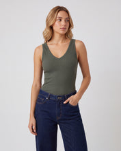 Cargar imagen en el visor de la galería, Blusa Iris Oliva
