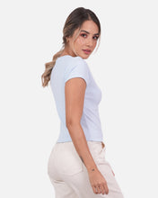 Cargar imagen en el visor de la galería, Blusa Moon Azul Claro
