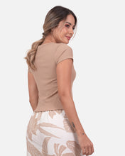 Cargar imagen en el visor de la galería, Blusa Moon Camel
