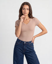 Cargar imagen en el visor de la galería, Blusa Moon Camel

