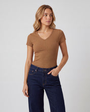 Cargar imagen en el visor de la galería, Blusa Moon Miel
