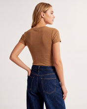 Cargar imagen en el visor de la galería, Blusa Moon Miel

