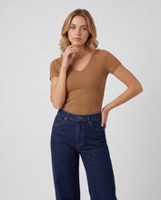 Cargar imagen en el visor de la galería, Blusa Moon Miel
