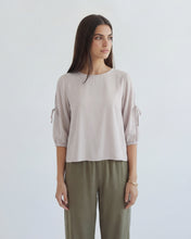 Cargar imagen en el visor de la galería, Blusa Lilia Arena
