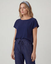Cargar imagen en el visor de la galería, Blusa Larisa Azul Navy
