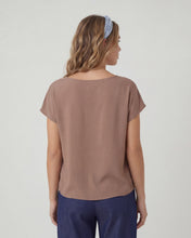 Cargar imagen en el visor de la galería, Blusa Larisa Camel
