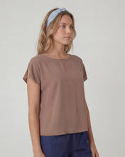 Cargar imagen en el visor de la galería, Blusa Larisa Camel
