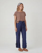 Cargar imagen en el visor de la galería, Blusa Larisa Camel

