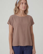 Cargar imagen en el visor de la galería, Blusa Larisa Camel
