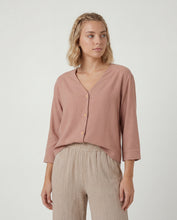 Cargar imagen en el visor de la galería, Blusa Nuria Camel

