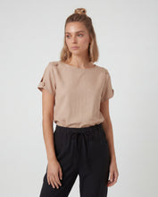 Cargar imagen en el visor de la galería, Blusa Nikita Kaki
