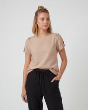 Cargar imagen en el visor de la galería, Blusa Nikita Kaki
