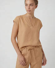 Cargar imagen en el visor de la galería, Blusa Irene Habano
