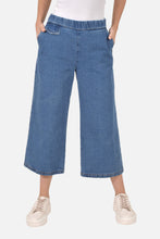 Cargar imagen en el visor de la galería, Pantalon Clara Azul Medio
